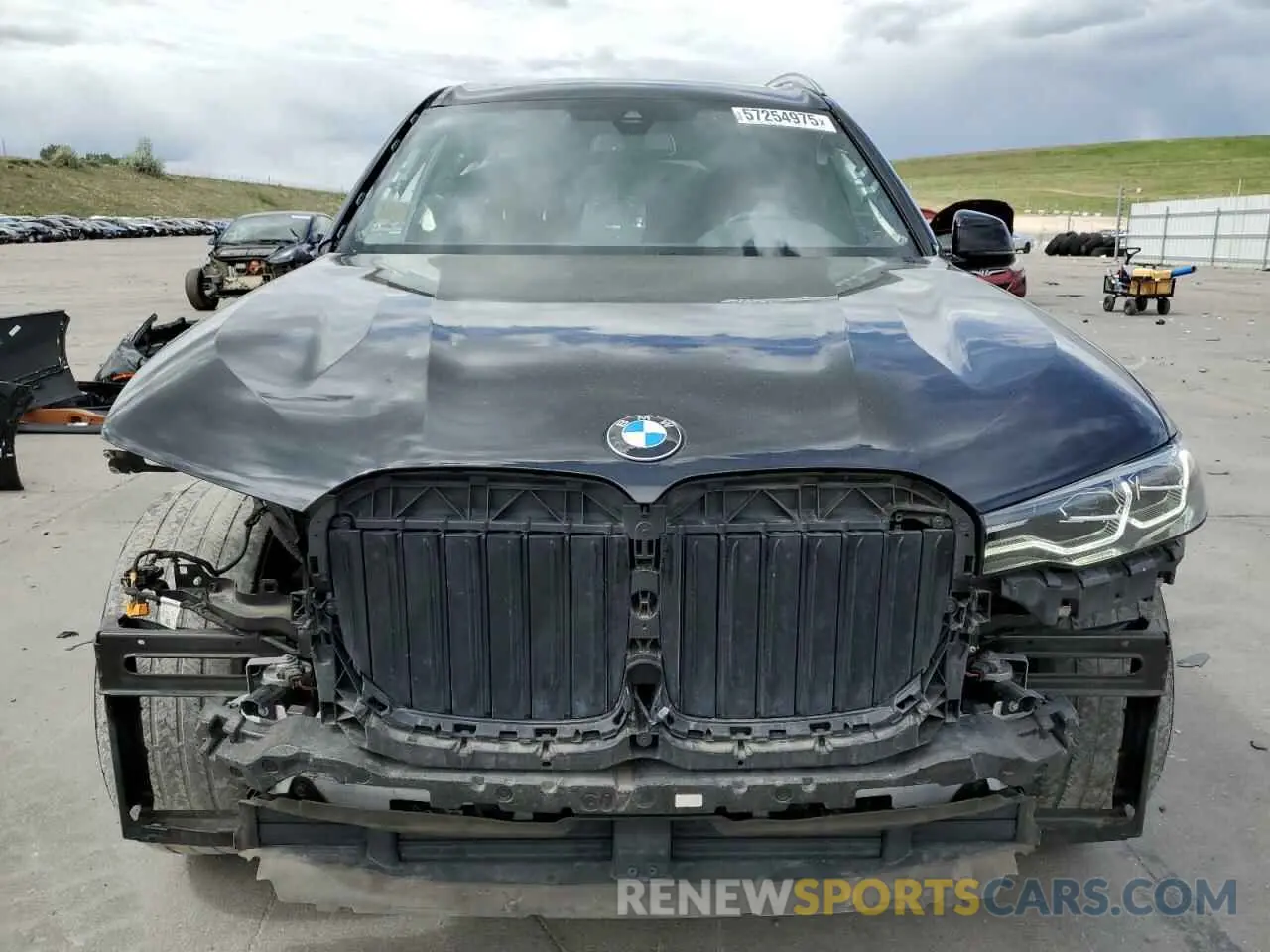 5 Photograph of a damaged car 5UXCW2C01N9J33094 BMW X7 2022