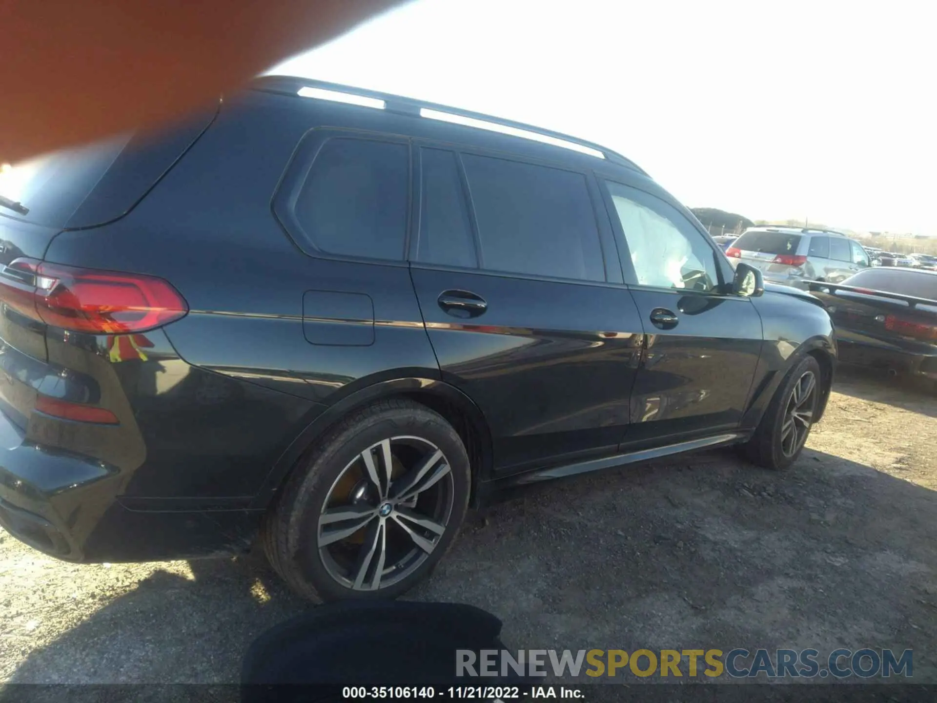 4 Photograph of a damaged car 5UXCW2C01N9K31199 BMW X7 2022