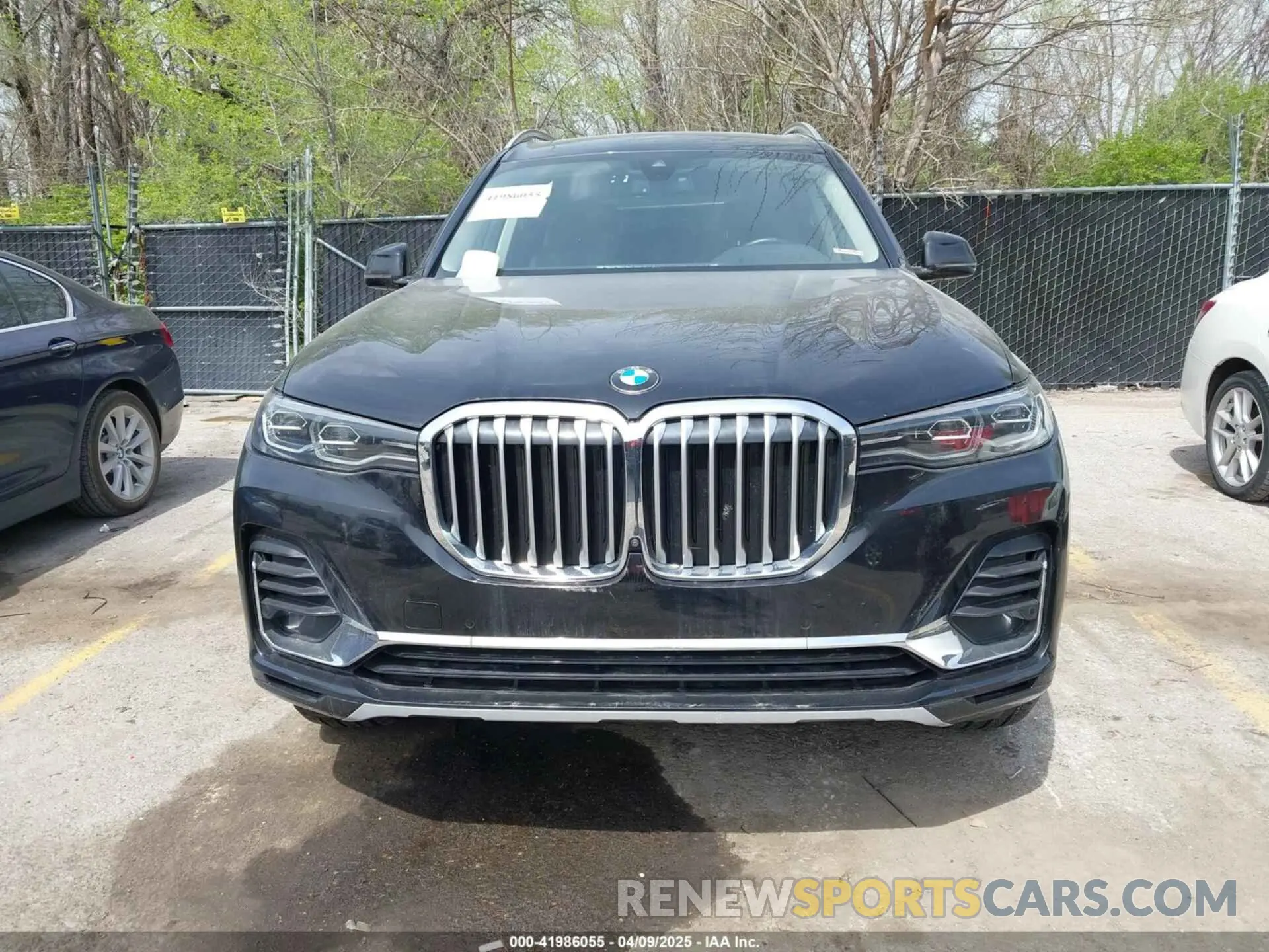 12 Photograph of a damaged car 5UXCW2C01N9L78767 BMW X7 2022