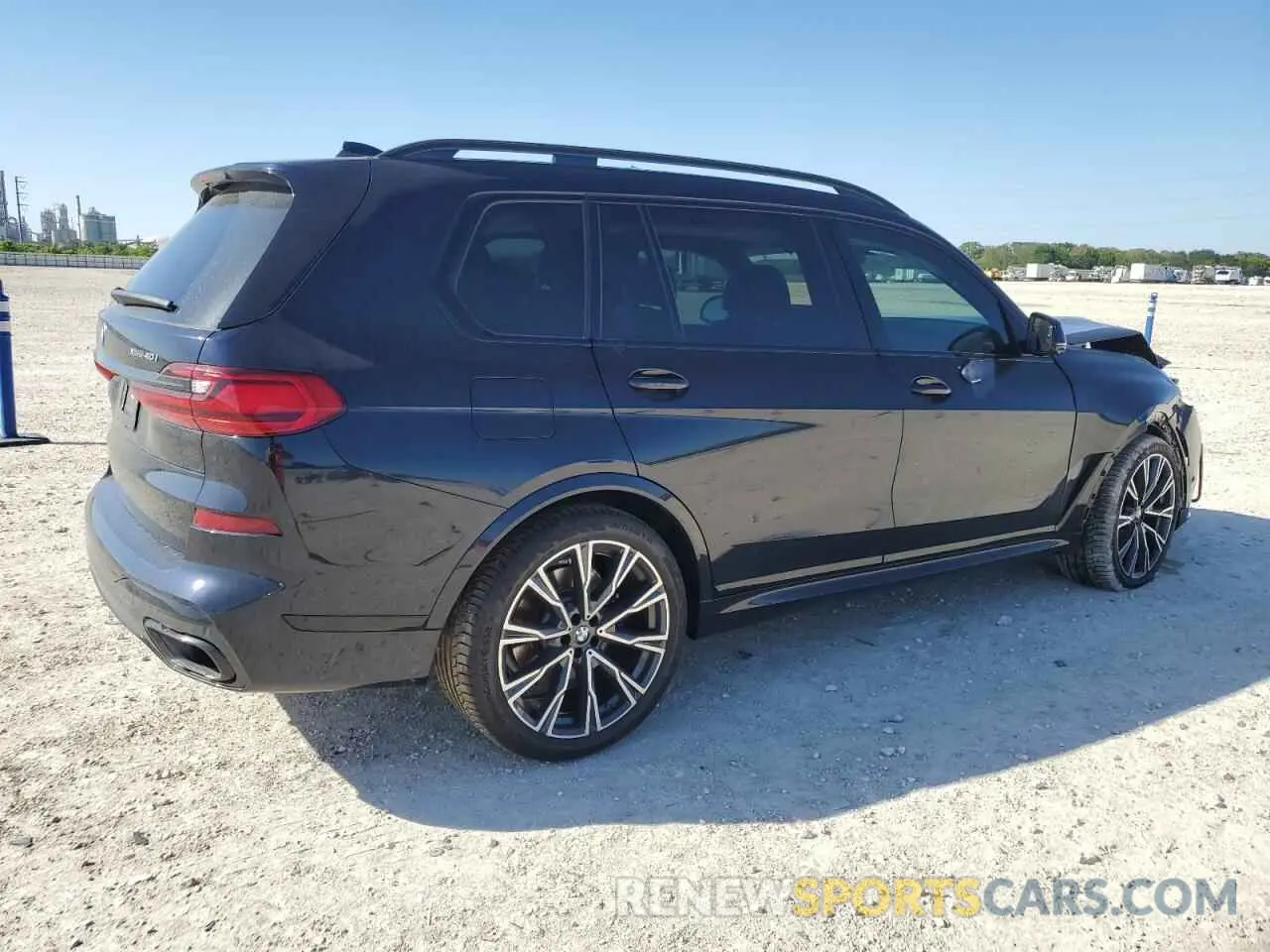 3 Photograph of a damaged car 5UXCW2C02N9J96379 BMW X7 2022