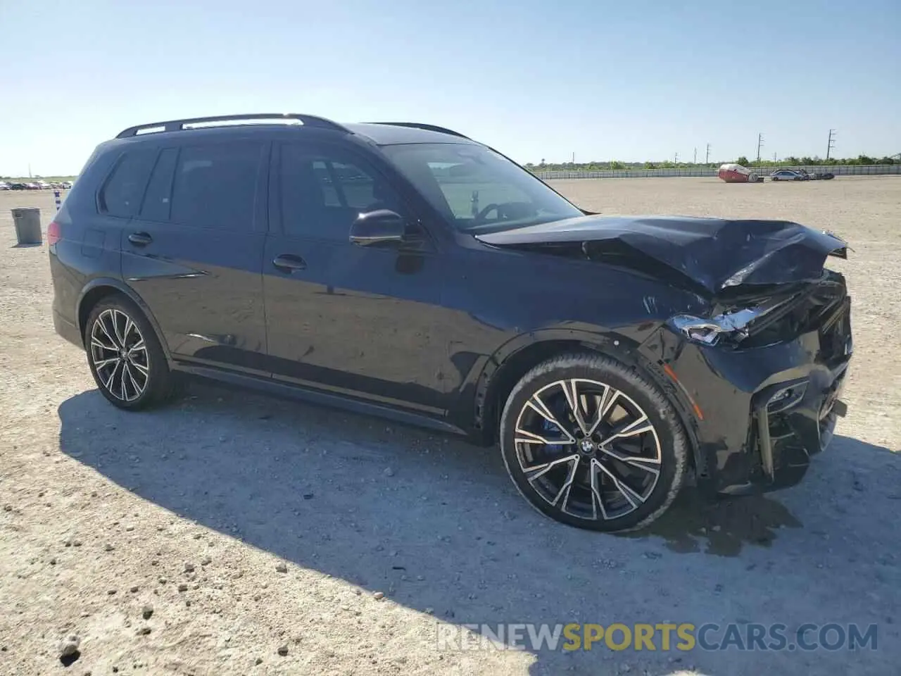 4 Photograph of a damaged car 5UXCW2C02N9J96379 BMW X7 2022