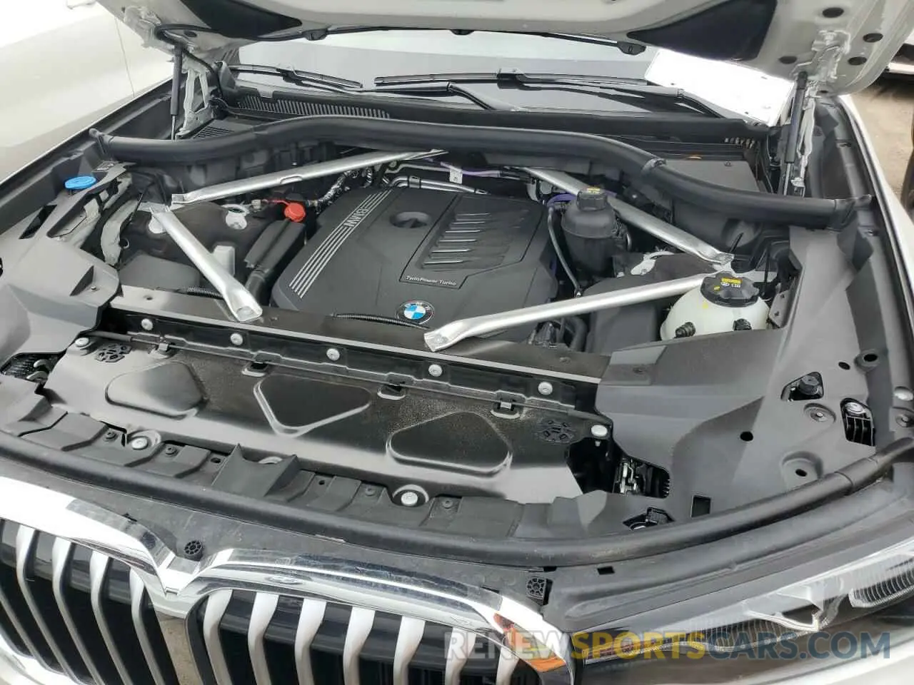 12 Photograph of a damaged car 5UXCW2C02N9K94134 BMW X7 2022
