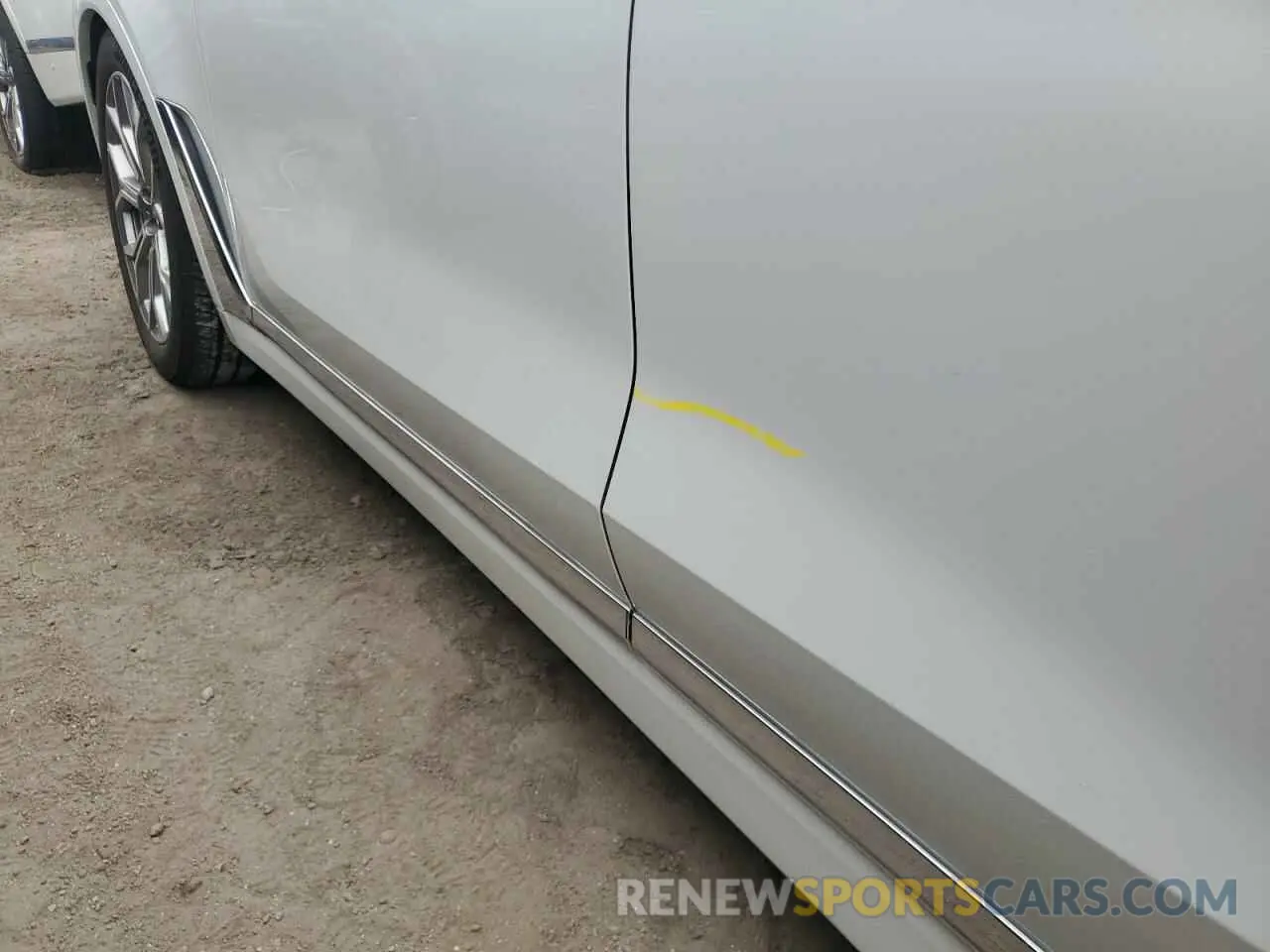 13 Photograph of a damaged car 5UXCW2C02N9K94134 BMW X7 2022