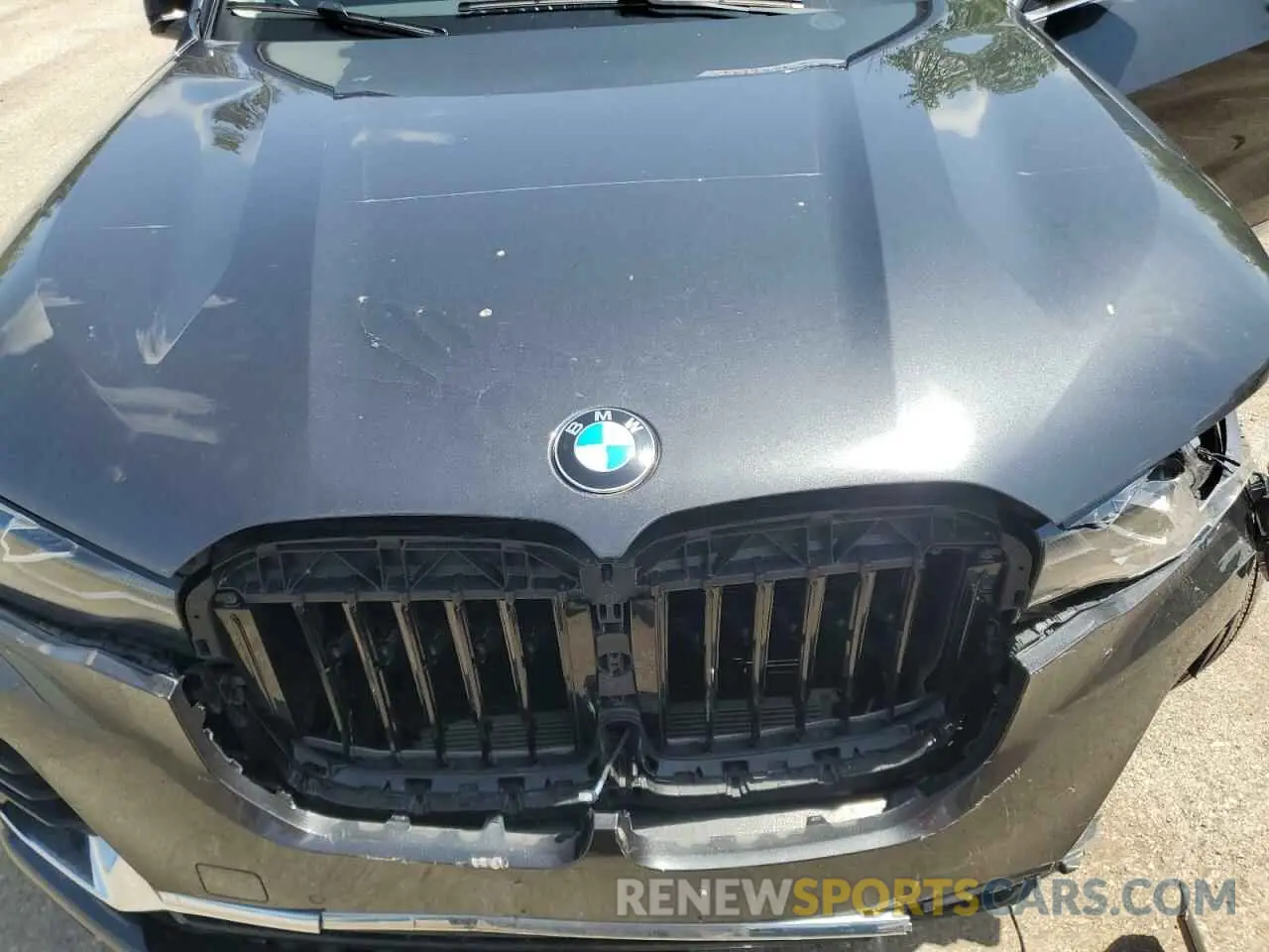 12 Photograph of a damaged car 5UXCW2C02N9L77305 BMW X7 2022