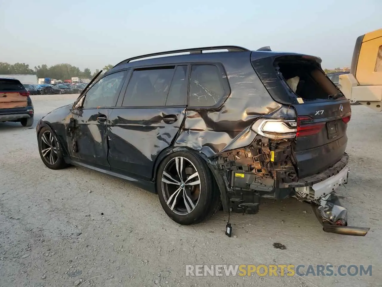 2 Photograph of a damaged car 5UXCW2C02N9M48552 BMW X7 2022