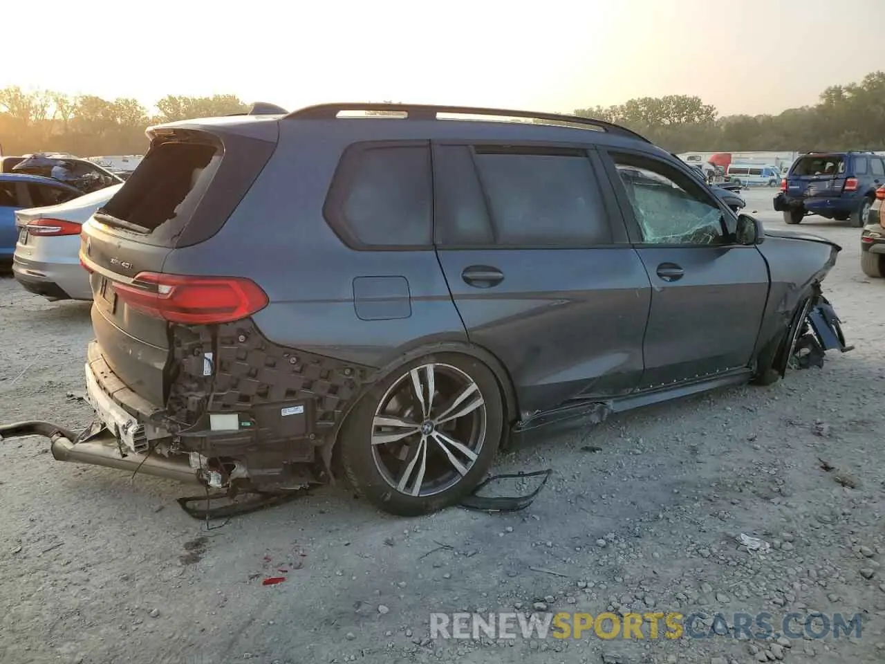 3 Photograph of a damaged car 5UXCW2C02N9M48552 BMW X7 2022
