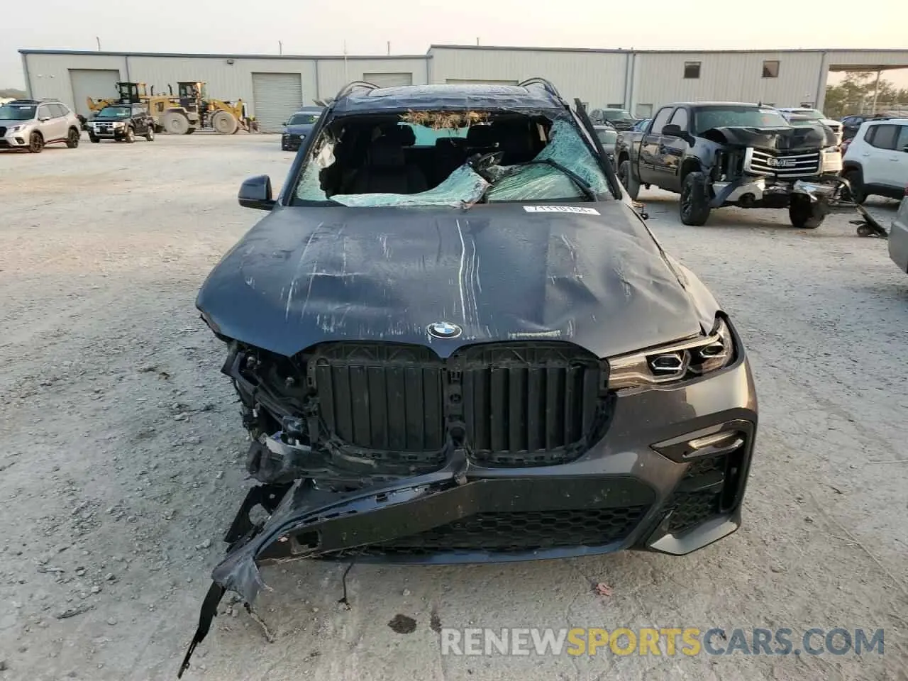 5 Photograph of a damaged car 5UXCW2C02N9M48552 BMW X7 2022