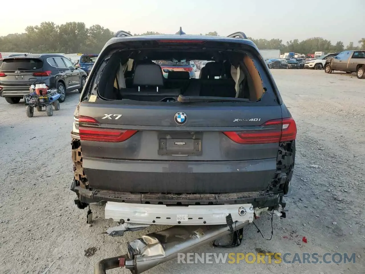 6 Photograph of a damaged car 5UXCW2C02N9M48552 BMW X7 2022