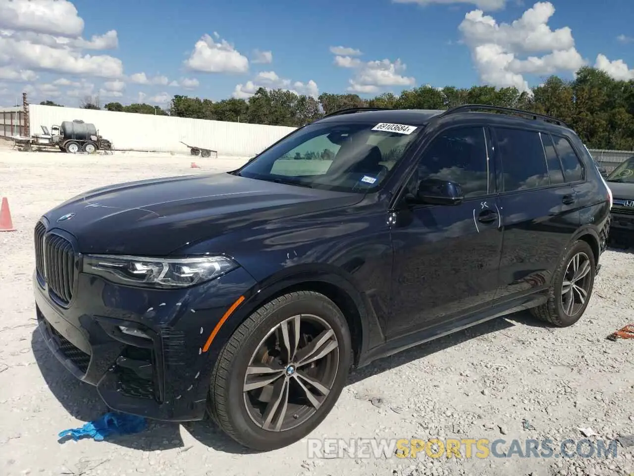 1 Photograph of a damaged car 5UXCW2C02N9M85536 BMW X7 2022