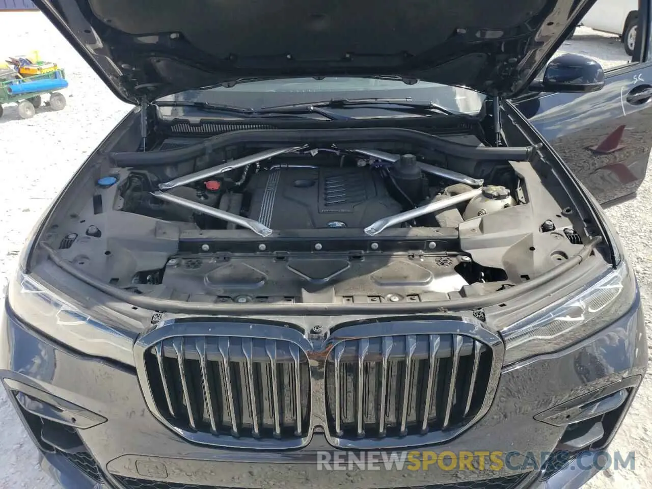12 Photograph of a damaged car 5UXCW2C02N9M85536 BMW X7 2022