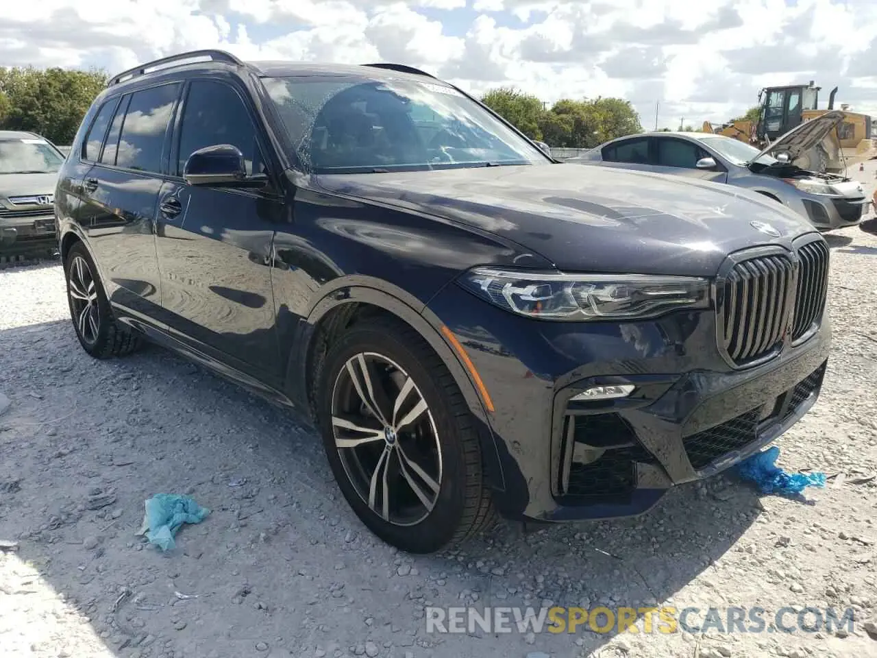 4 Photograph of a damaged car 5UXCW2C02N9M85536 BMW X7 2022