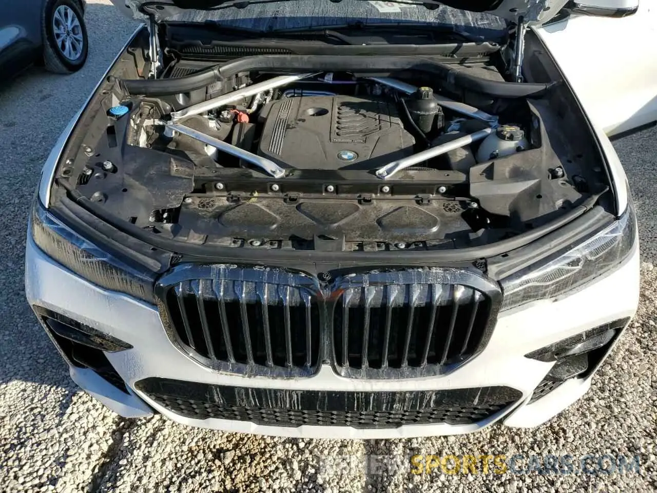 12 Photograph of a damaged car 5UXCW2C02N9M94818 BMW X7 2022