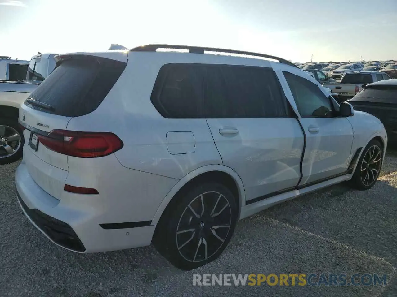 3 Photograph of a damaged car 5UXCW2C02N9M94818 BMW X7 2022