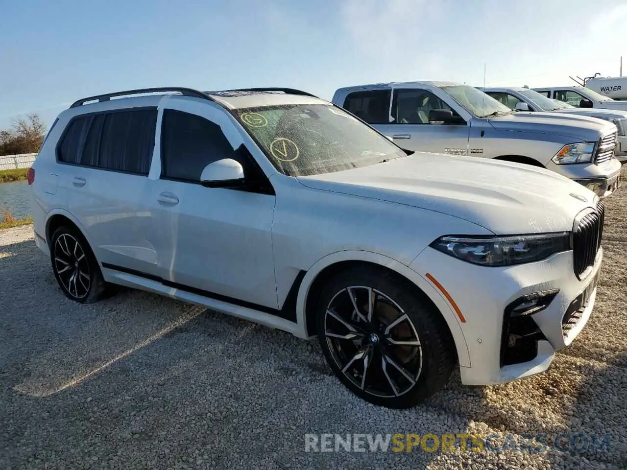 4 Photograph of a damaged car 5UXCW2C02N9M94818 BMW X7 2022
