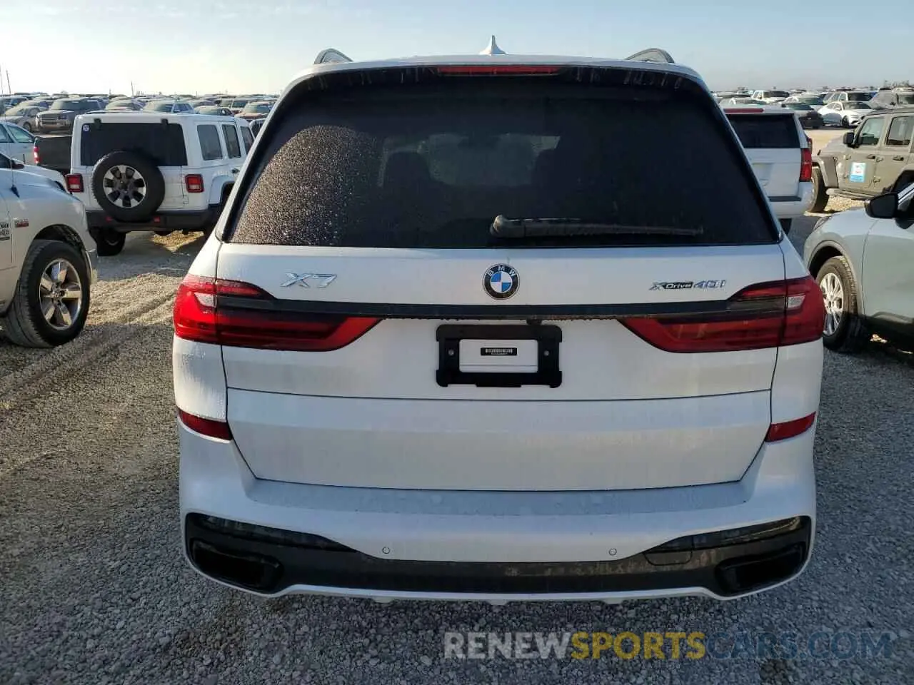 6 Photograph of a damaged car 5UXCW2C02N9M94818 BMW X7 2022