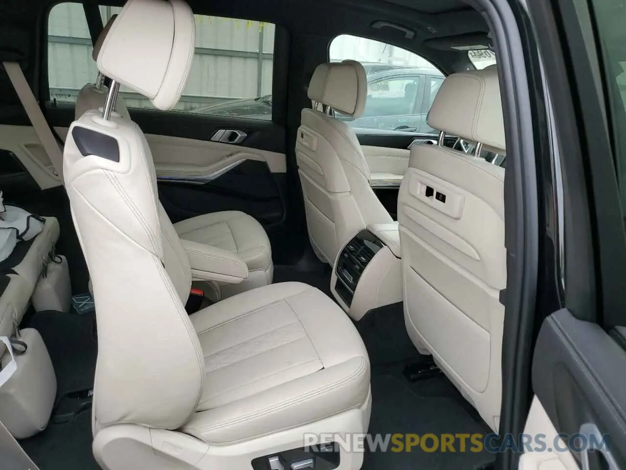 10 Photograph of a damaged car 5UXCW2C03N9J71216 BMW X7 2022