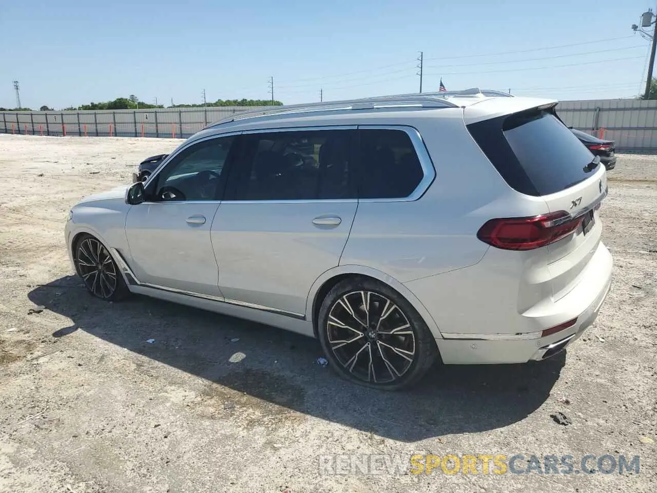 2 Photograph of a damaged car 5UXCW2C03N9L61470 BMW X7 2022
