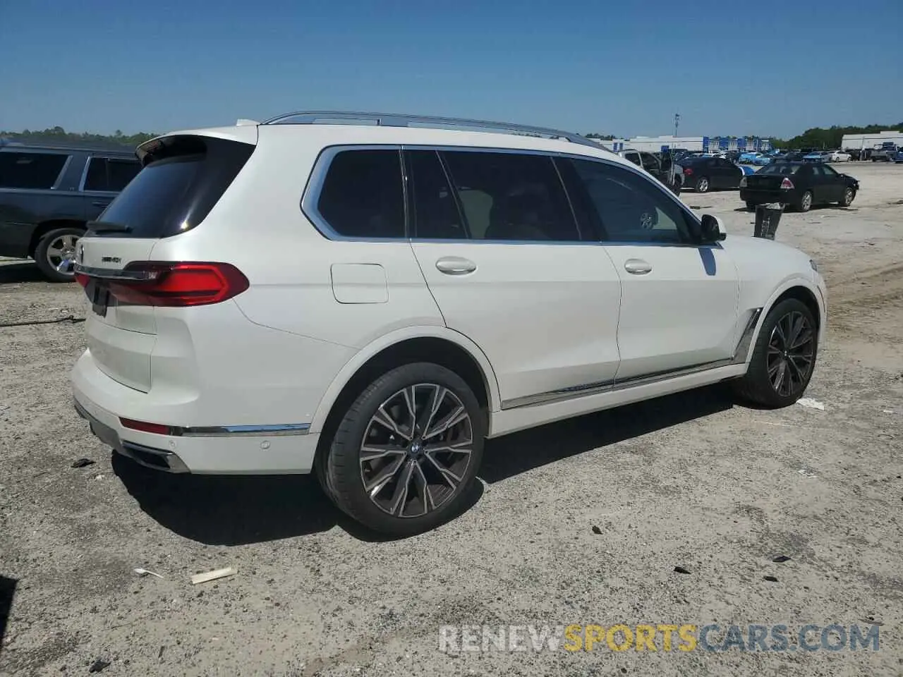 3 Photograph of a damaged car 5UXCW2C03N9L61470 BMW X7 2022