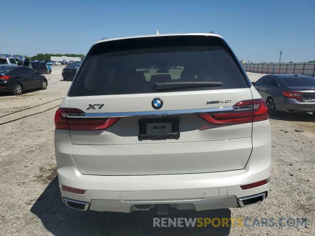 6 Photograph of a damaged car 5UXCW2C03N9L61470 BMW X7 2022