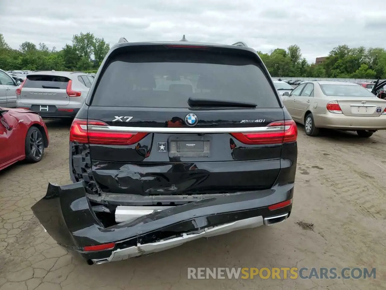 6 Photograph of a damaged car 5UXCW2C03N9M08416 BMW X7 2022