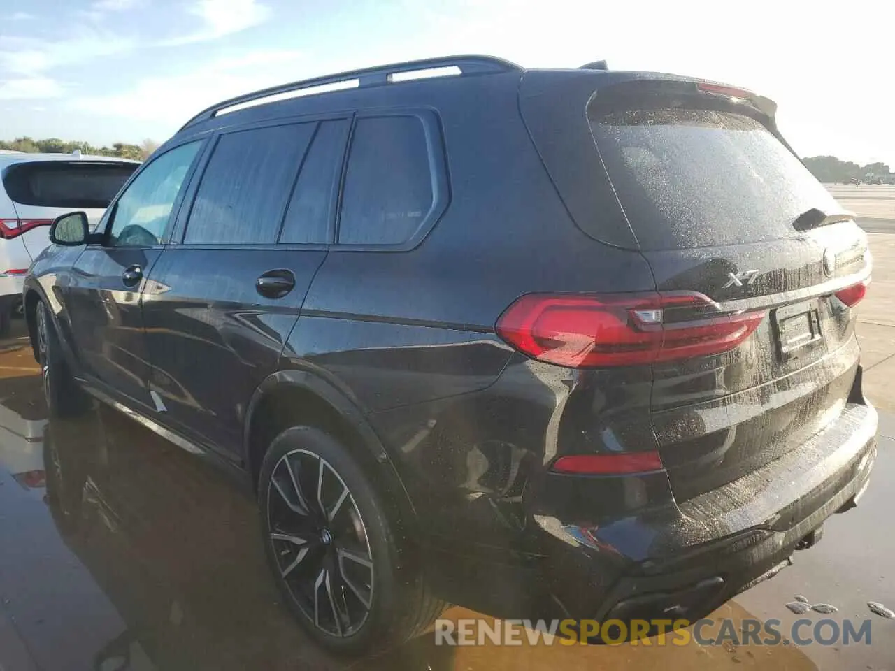 2 Photograph of a damaged car 5UXCW2C03N9M34529 BMW X7 2022