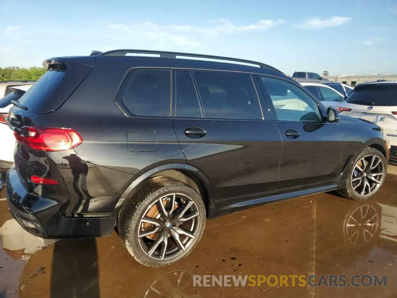 3 Photograph of a damaged car 5UXCW2C03N9M34529 BMW X7 2022