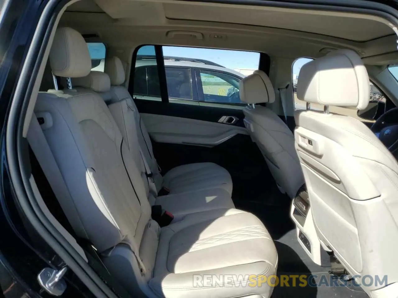 11 Photograph of a damaged car 5UXCW2C04N9M56782 BMW X7 2022