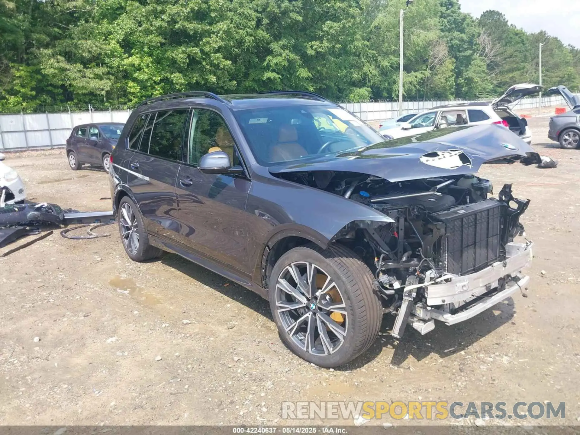 1 Photograph of a damaged car 5UXCW2C04N9M67247 BMW X7 2022
