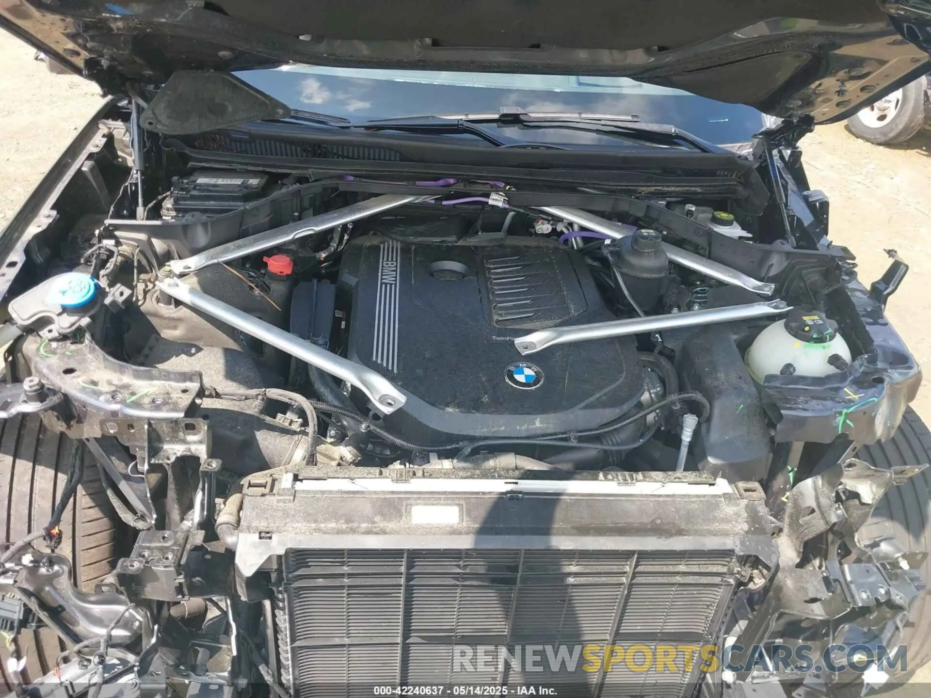10 Photograph of a damaged car 5UXCW2C04N9M67247 BMW X7 2022