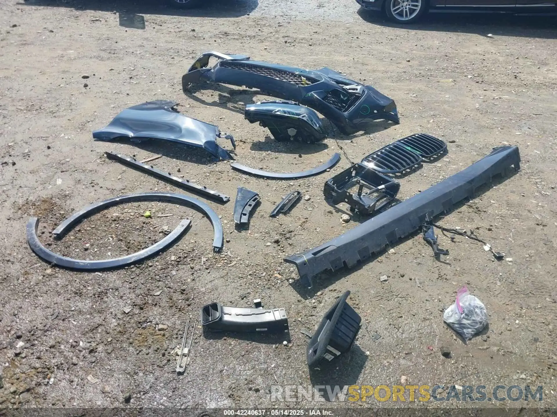 12 Photograph of a damaged car 5UXCW2C04N9M67247 BMW X7 2022
