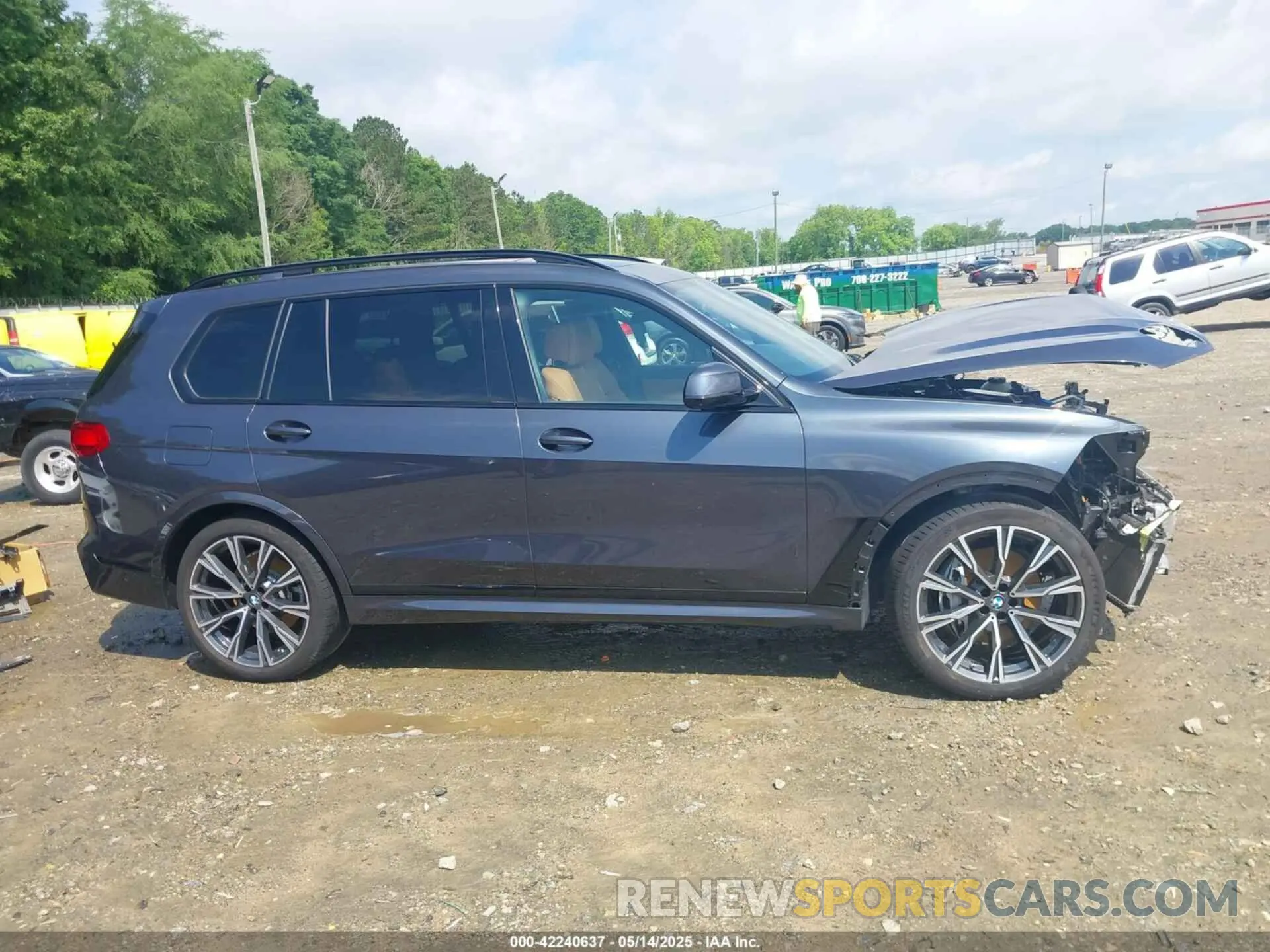 14 Photograph of a damaged car 5UXCW2C04N9M67247 BMW X7 2022