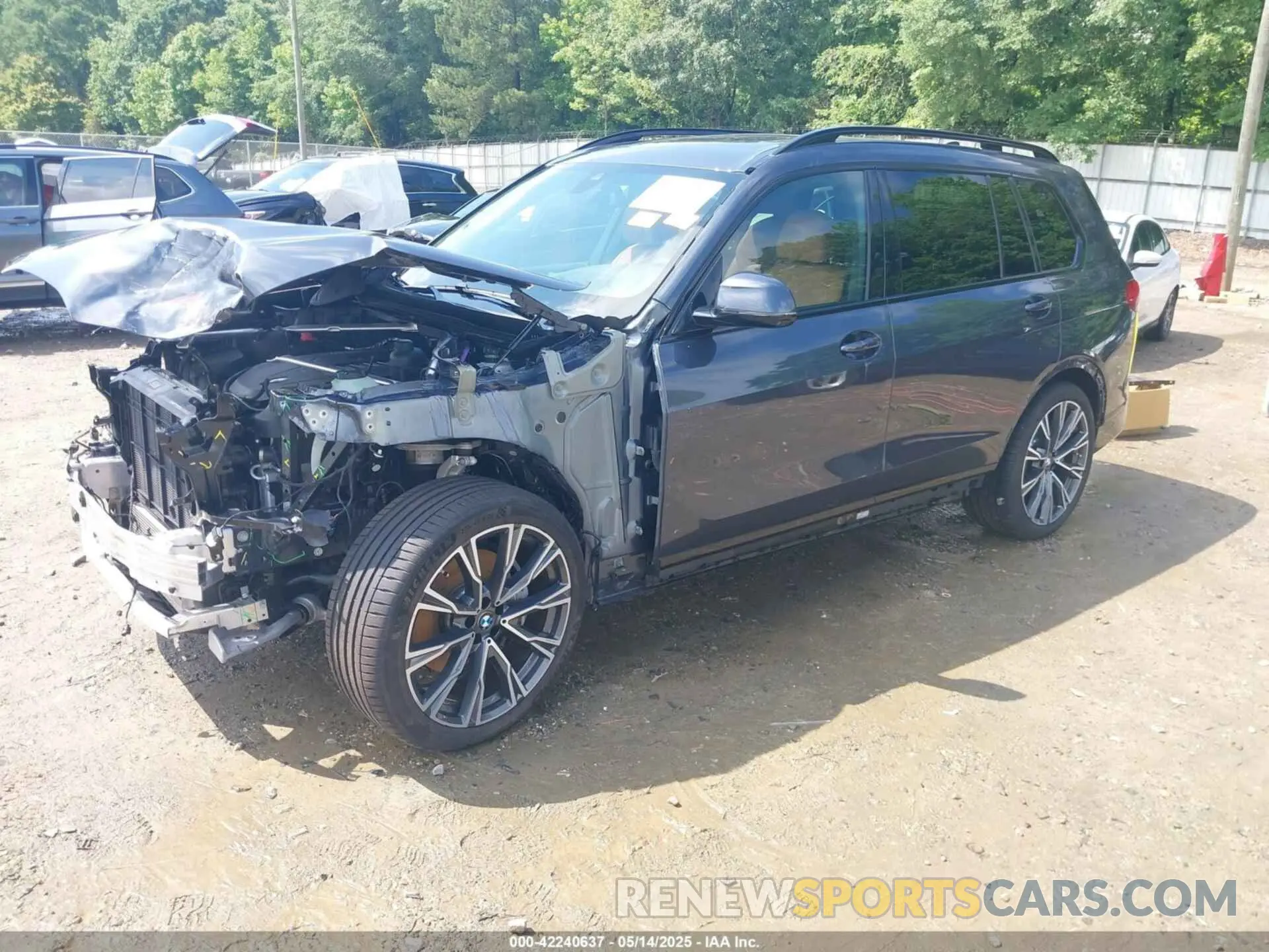 2 Photograph of a damaged car 5UXCW2C04N9M67247 BMW X7 2022