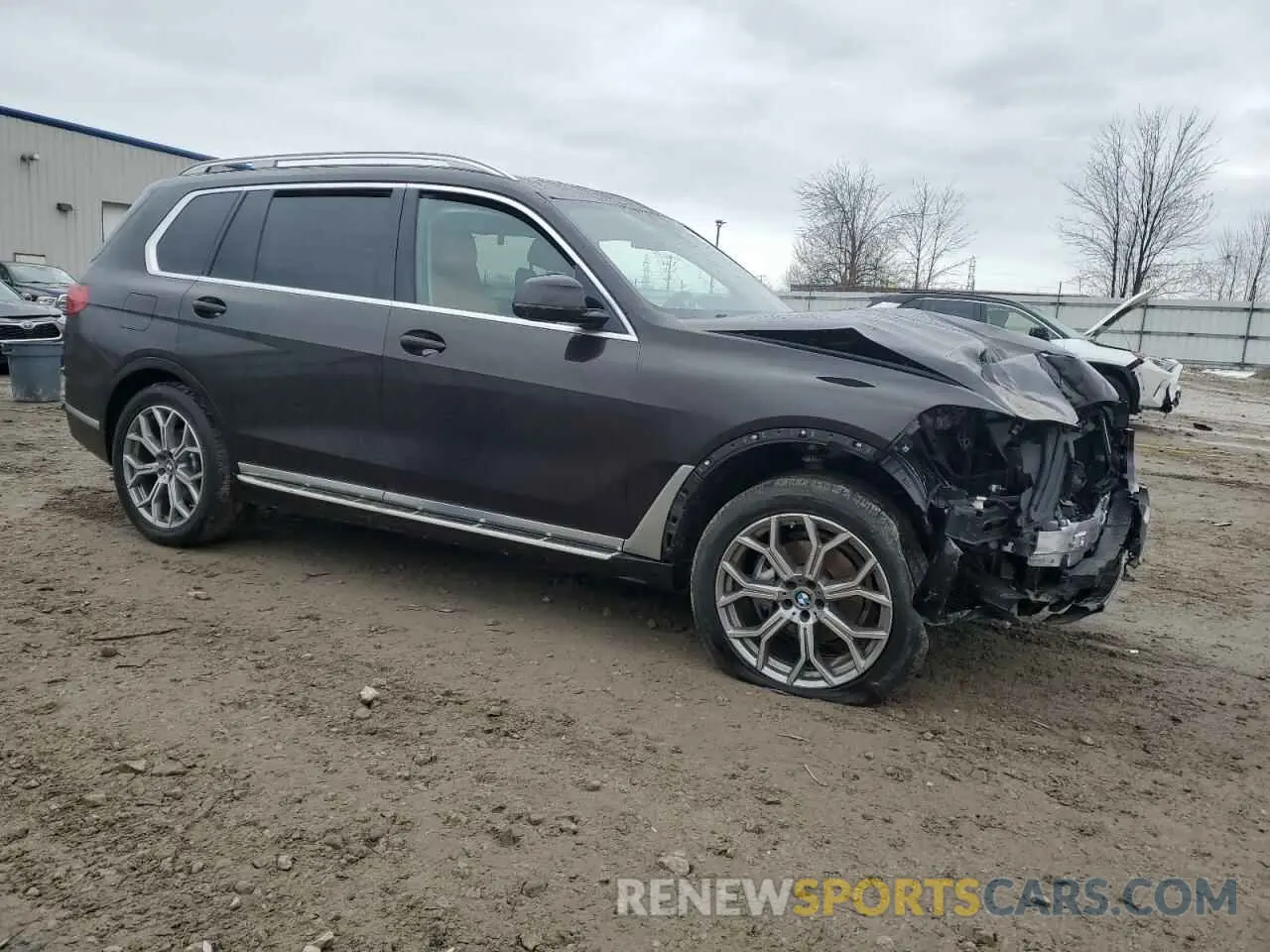 4 Photograph of a damaged car 5UXCW2C04N9M75073 BMW X7 2022
