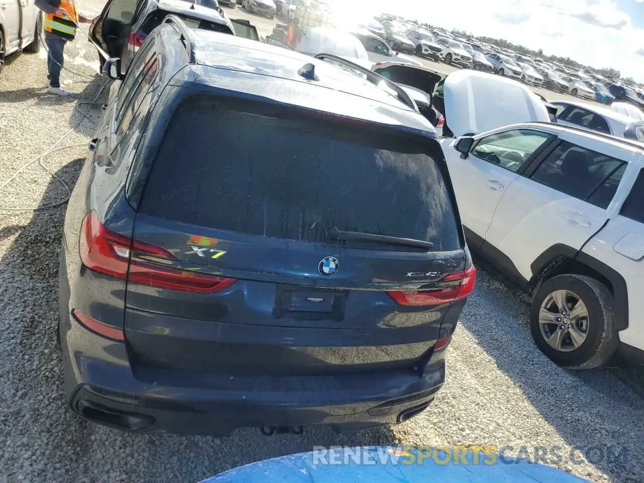 6 Photograph of a damaged car 5UXCW2C05N9J92987 BMW X7 2022