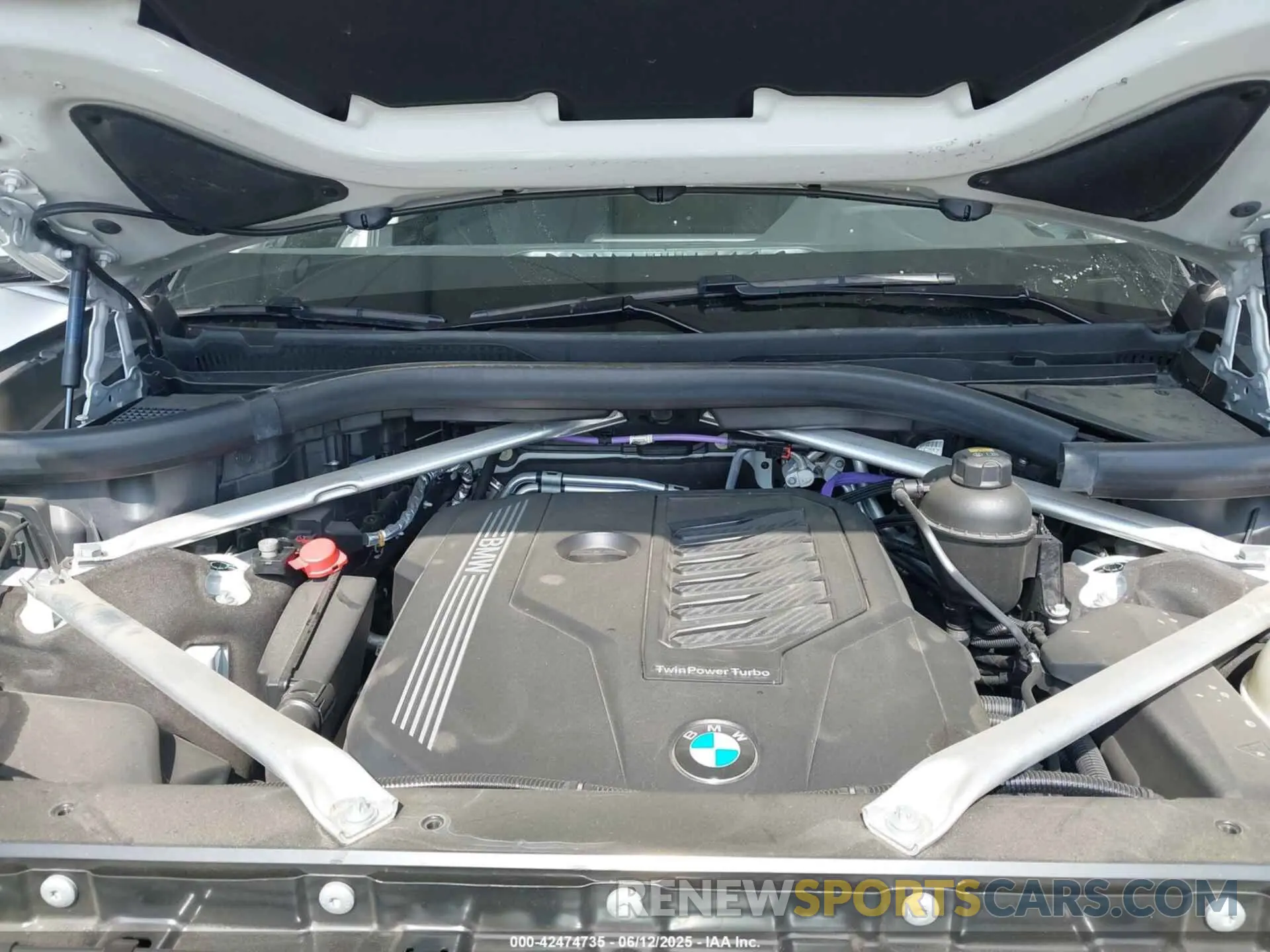 10 Photograph of a damaged car 5UXCW2C05N9K94760 BMW X7 2022