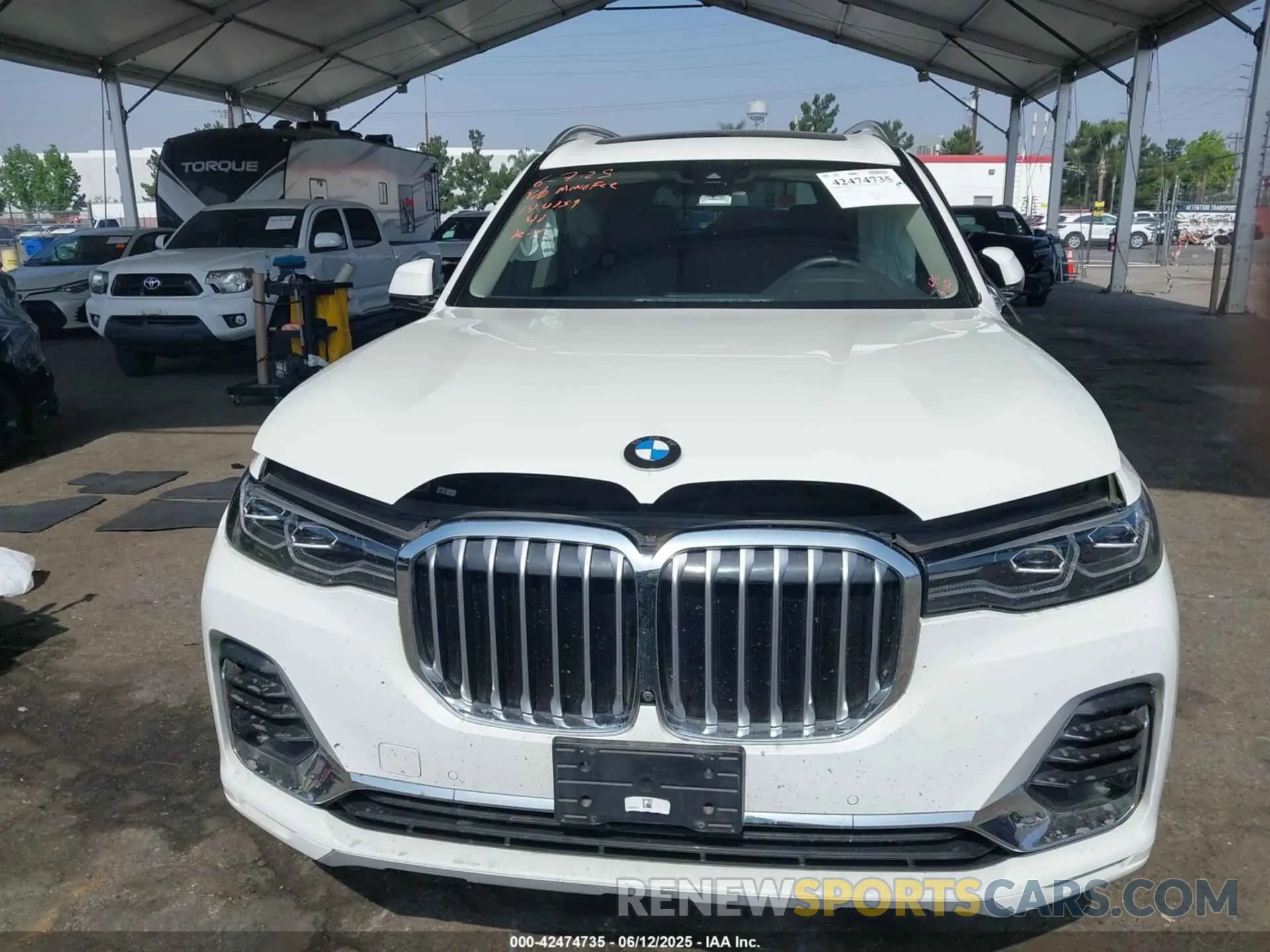 13 Photograph of a damaged car 5UXCW2C05N9K94760 BMW X7 2022