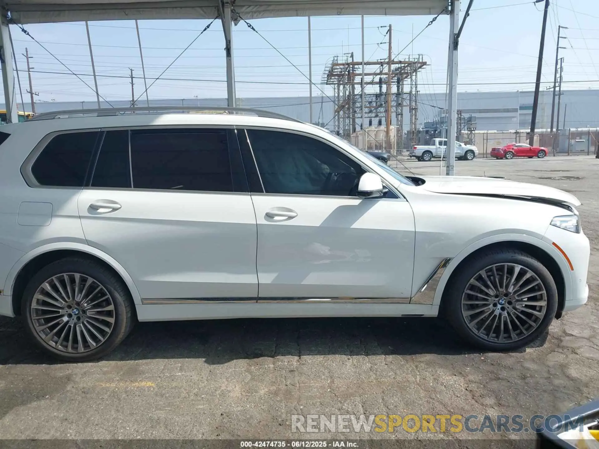 14 Photograph of a damaged car 5UXCW2C05N9K94760 BMW X7 2022