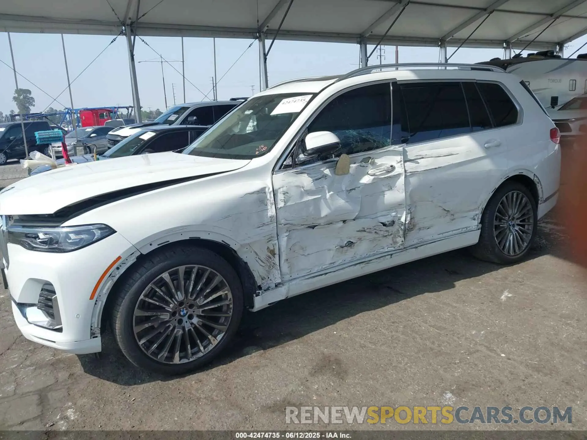 2 Photograph of a damaged car 5UXCW2C05N9K94760 BMW X7 2022