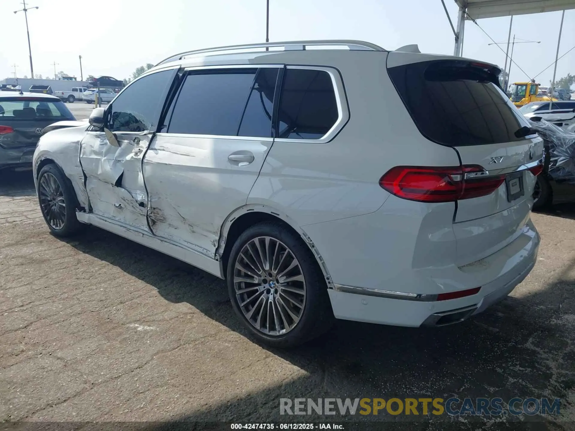3 Photograph of a damaged car 5UXCW2C05N9K94760 BMW X7 2022