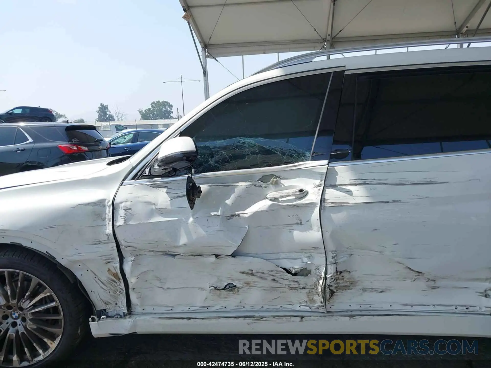 6 Photograph of a damaged car 5UXCW2C05N9K94760 BMW X7 2022