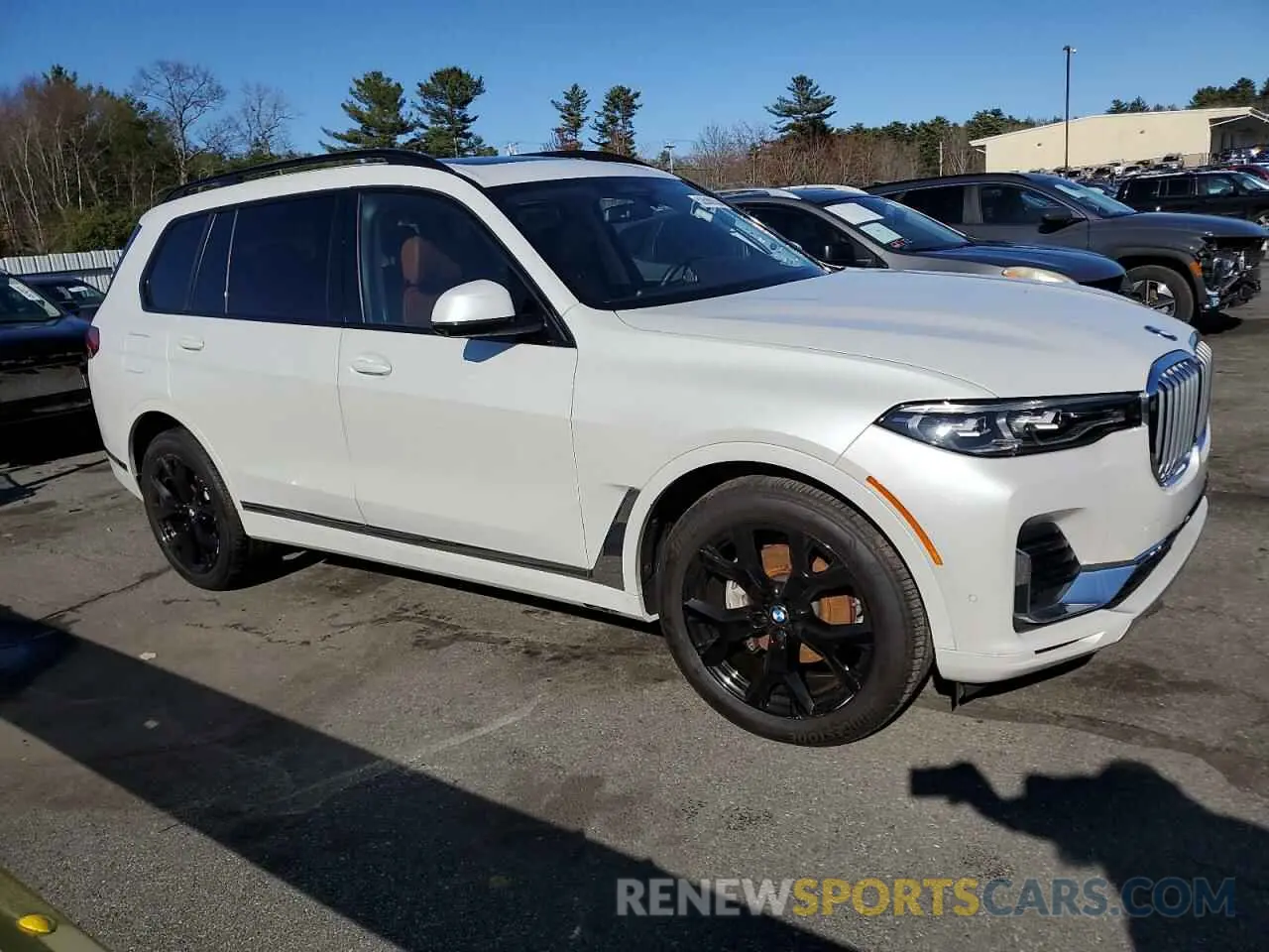 4 Photograph of a damaged car 5UXCW2C05N9L18667 BMW X7 2022