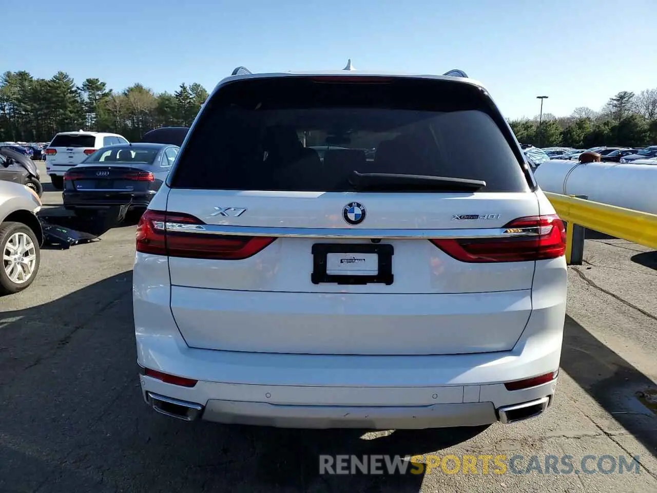 6 Photograph of a damaged car 5UXCW2C05N9L18667 BMW X7 2022