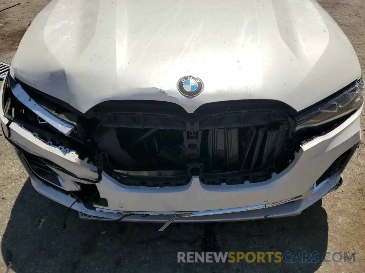 12 Photograph of a damaged car 5UXCW2C05N9L59302 BMW X7 2022