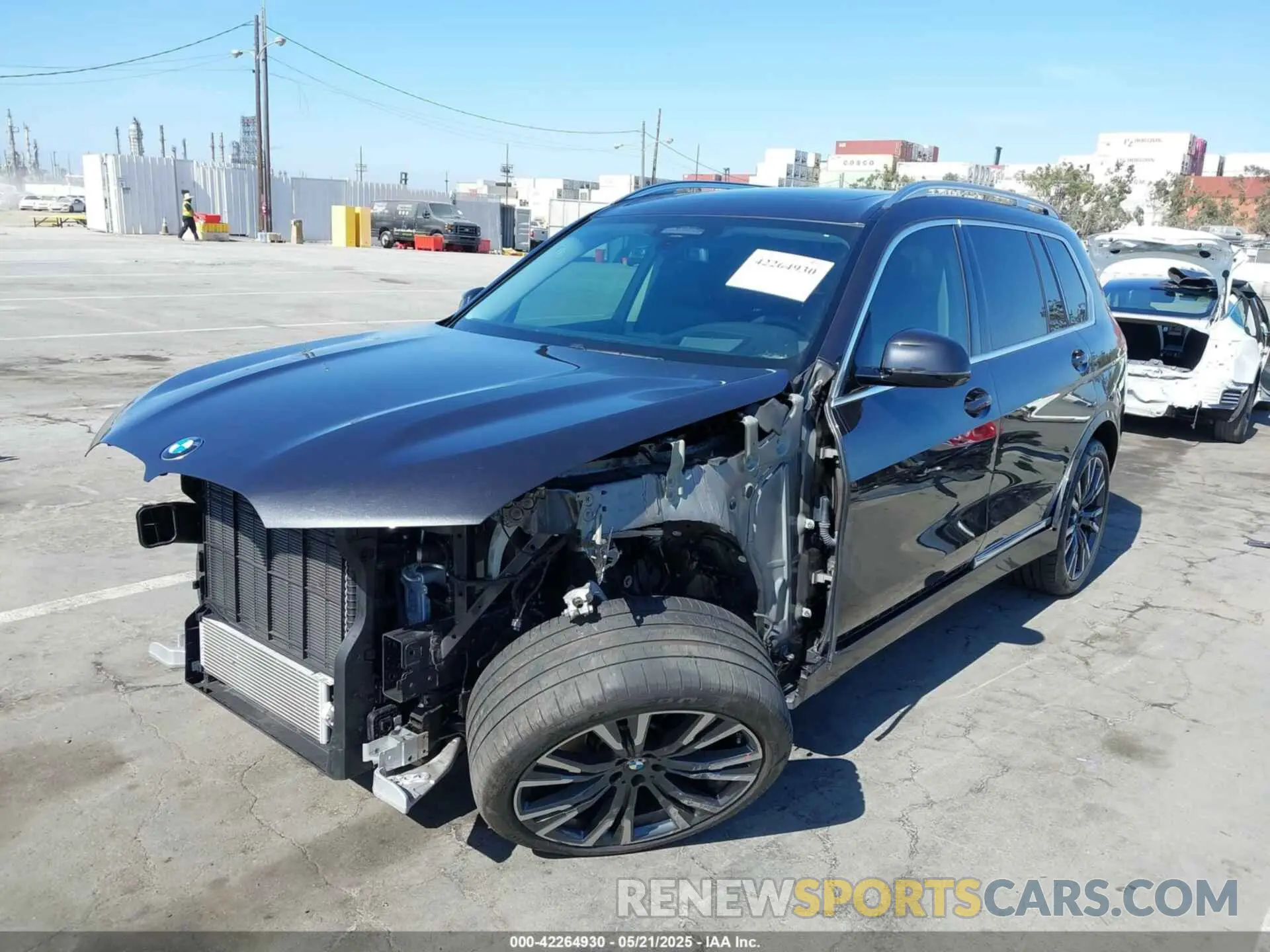 2 Photograph of a damaged car 5UXCW2C05N9L92333 BMW X7 2022