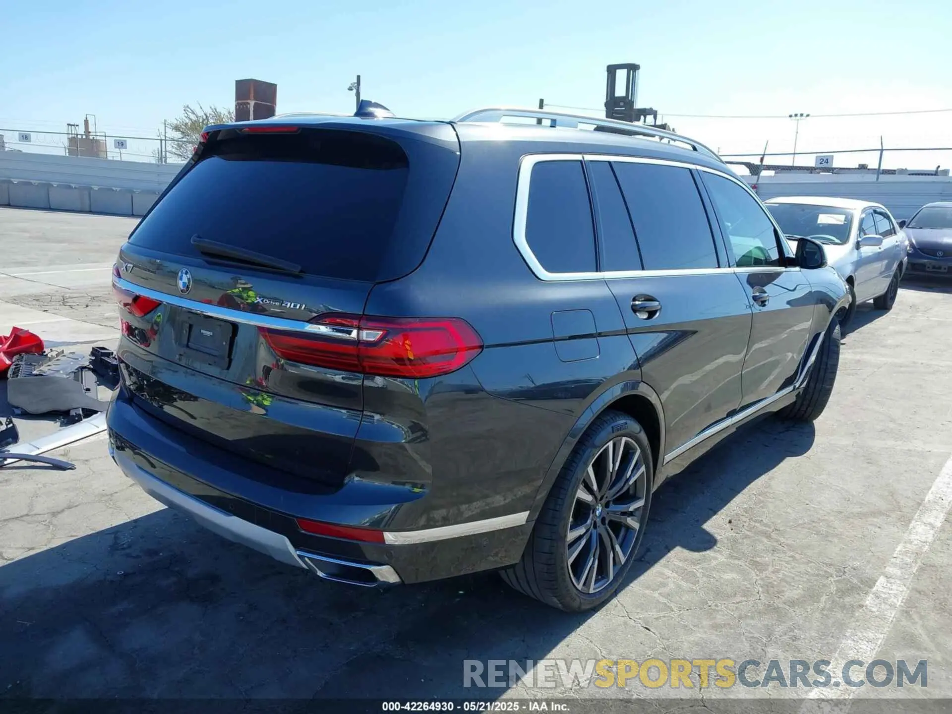 4 Photograph of a damaged car 5UXCW2C05N9L92333 BMW X7 2022