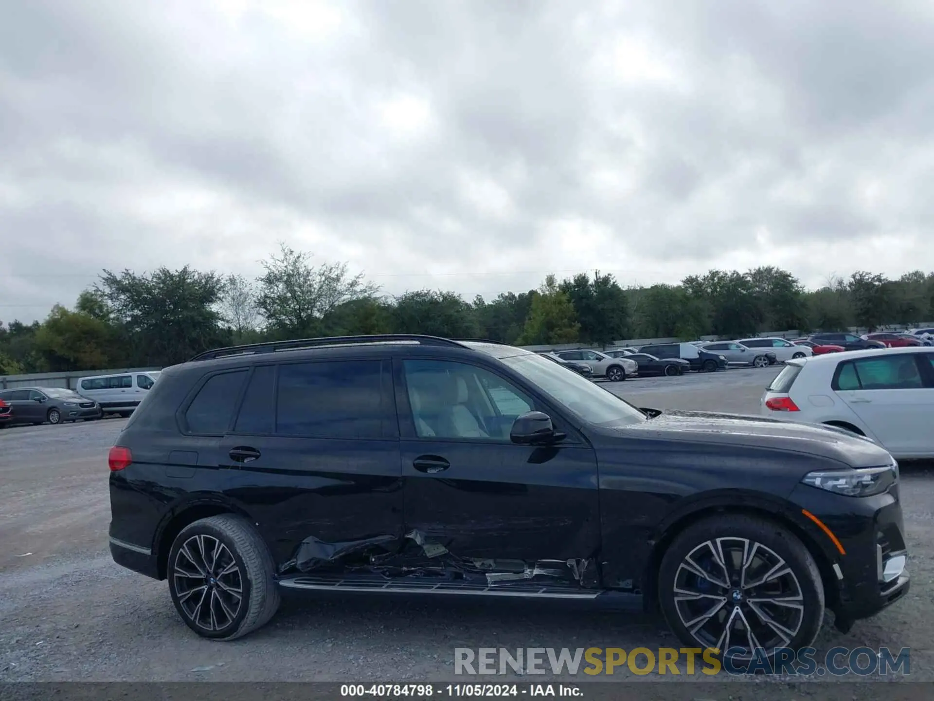 1 Photograph of a damaged car 5UXCW2C05N9N04631 BMW X7 2022