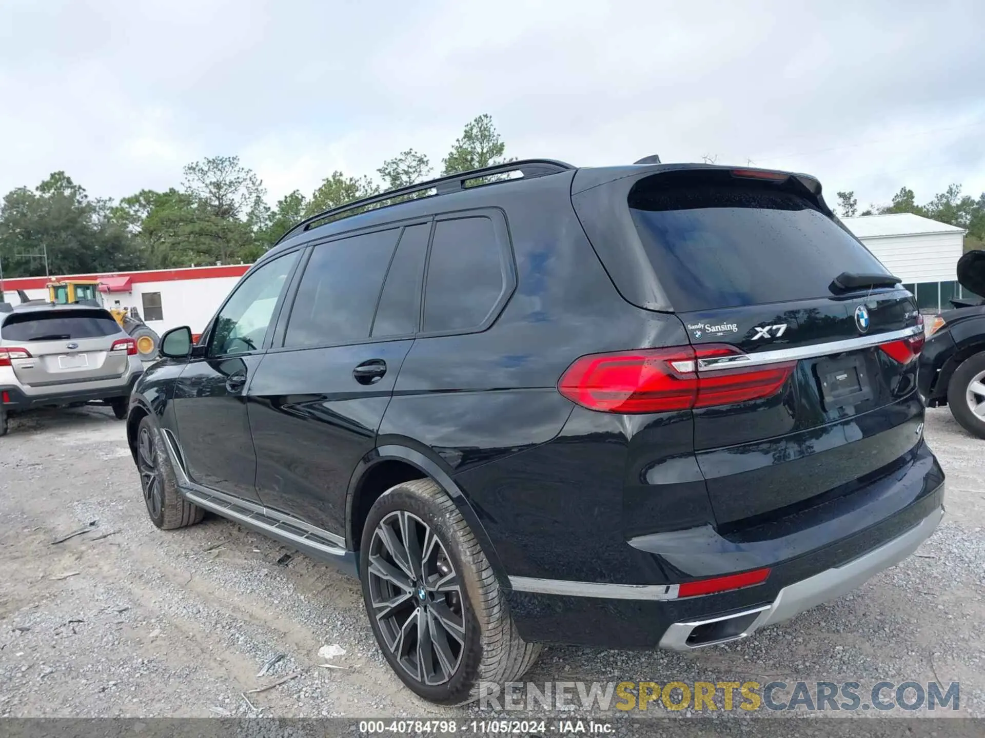 3 Photograph of a damaged car 5UXCW2C05N9N04631 BMW X7 2022
