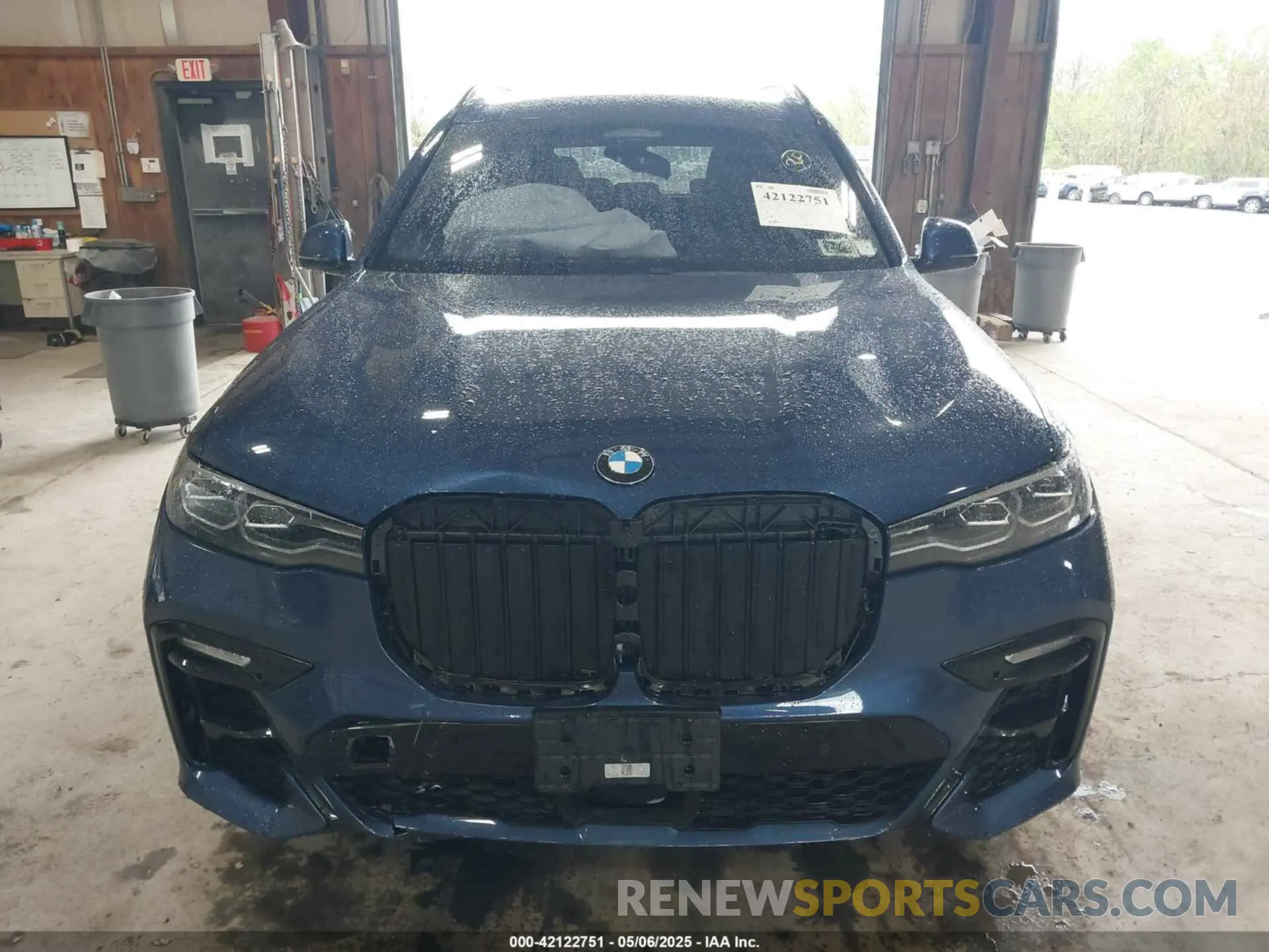12 Photograph of a damaged car 5UXCW2C06N9J14282 BMW X7 2022