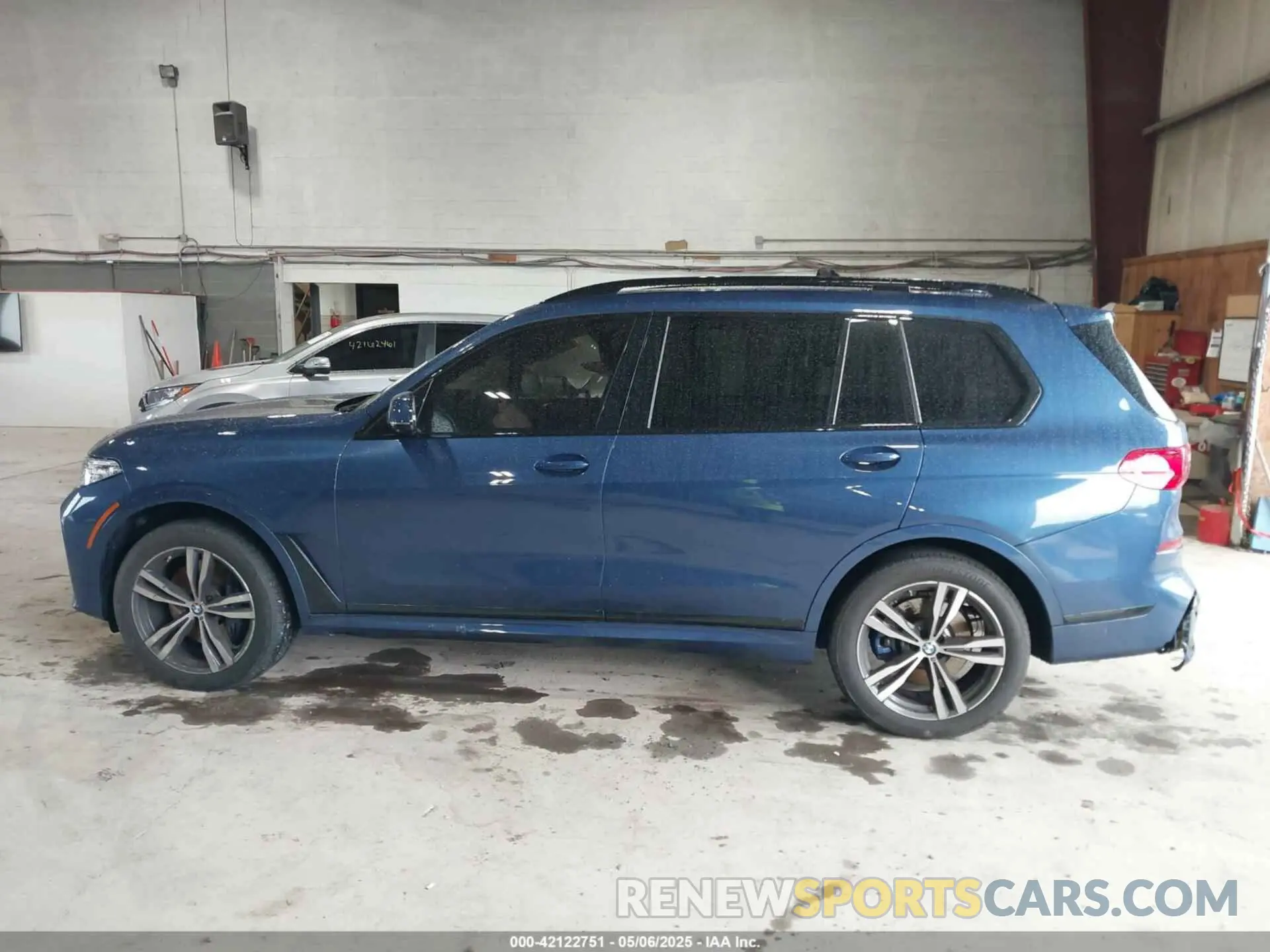 14 Photograph of a damaged car 5UXCW2C06N9J14282 BMW X7 2022