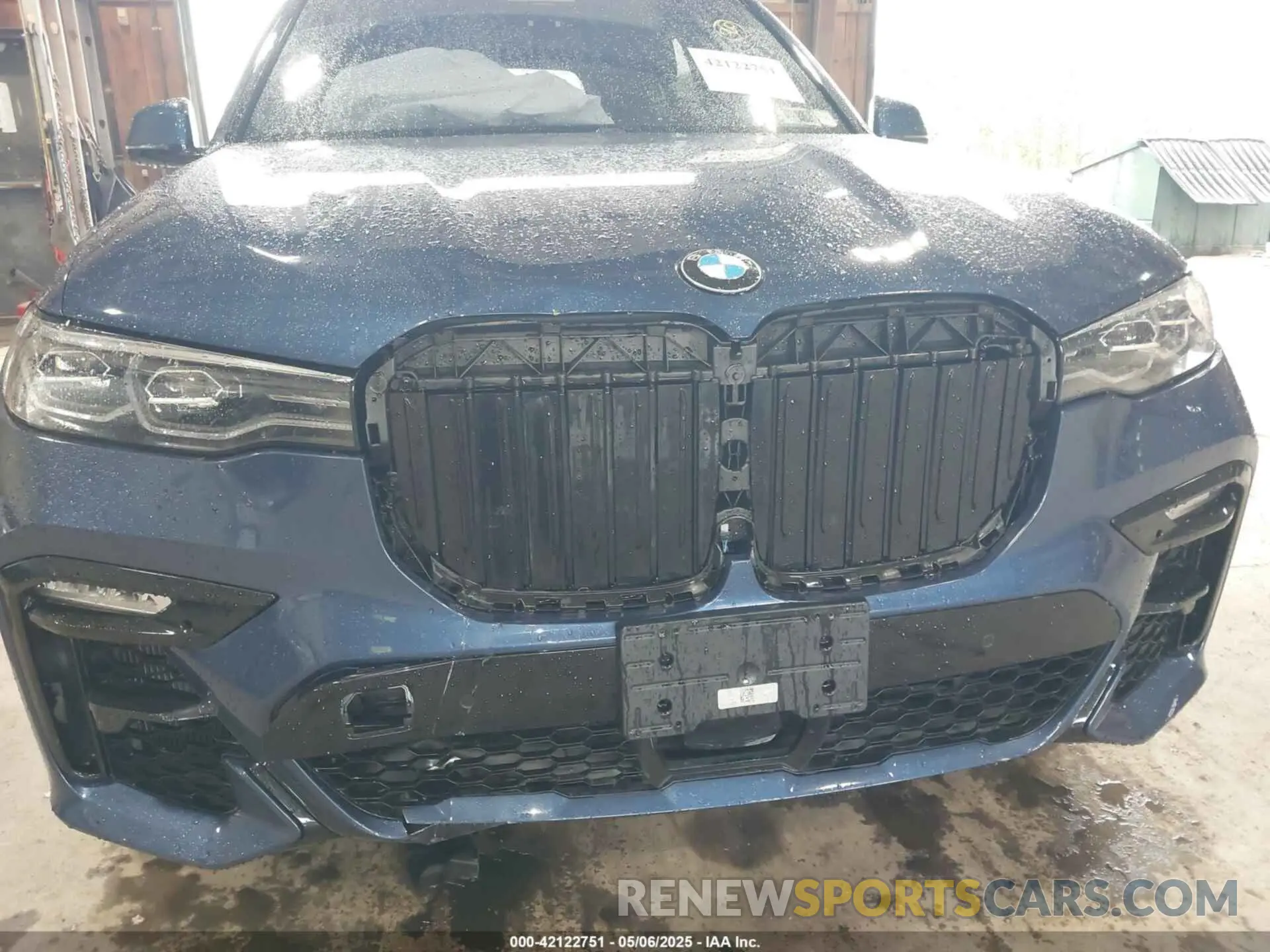 17 Photograph of a damaged car 5UXCW2C06N9J14282 BMW X7 2022